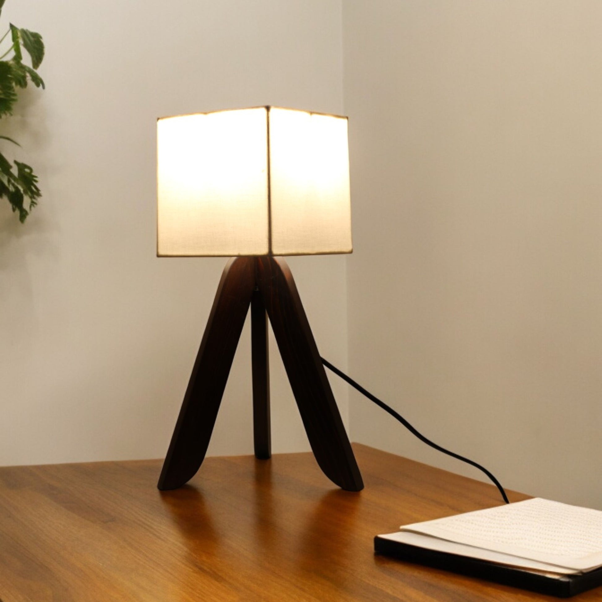 Trepied -Table Lamp Lumi