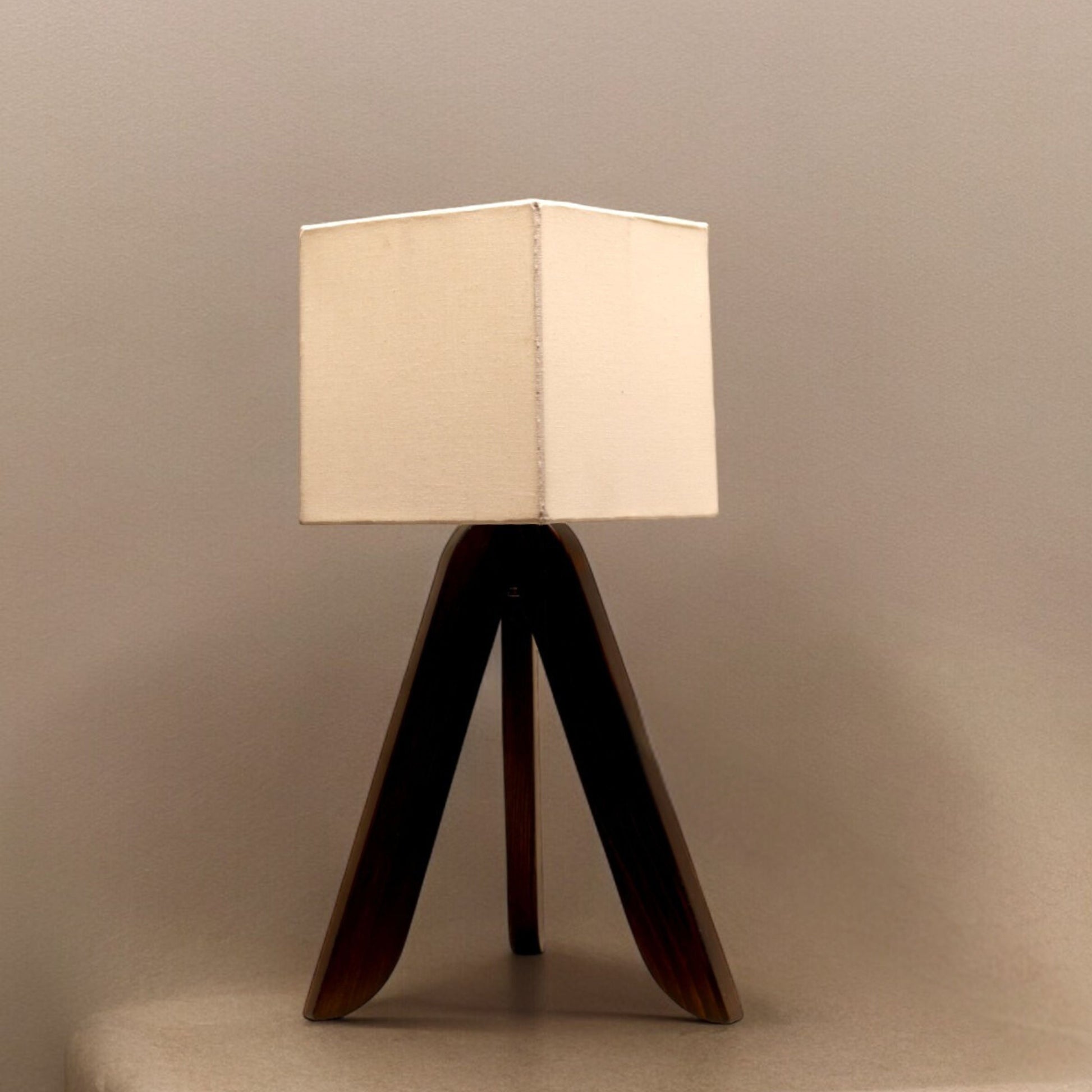 Trepied -Table Lamp Lumi